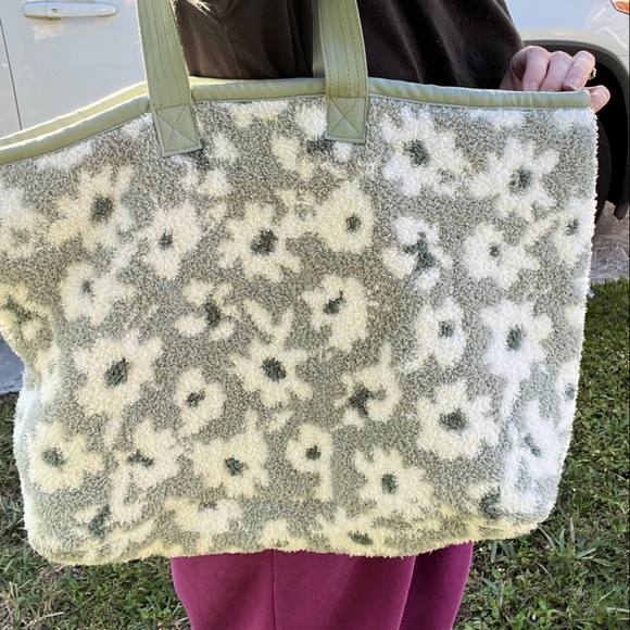 Barefoot Dreams cozy chic Tote Bag - Picture 5 of 6